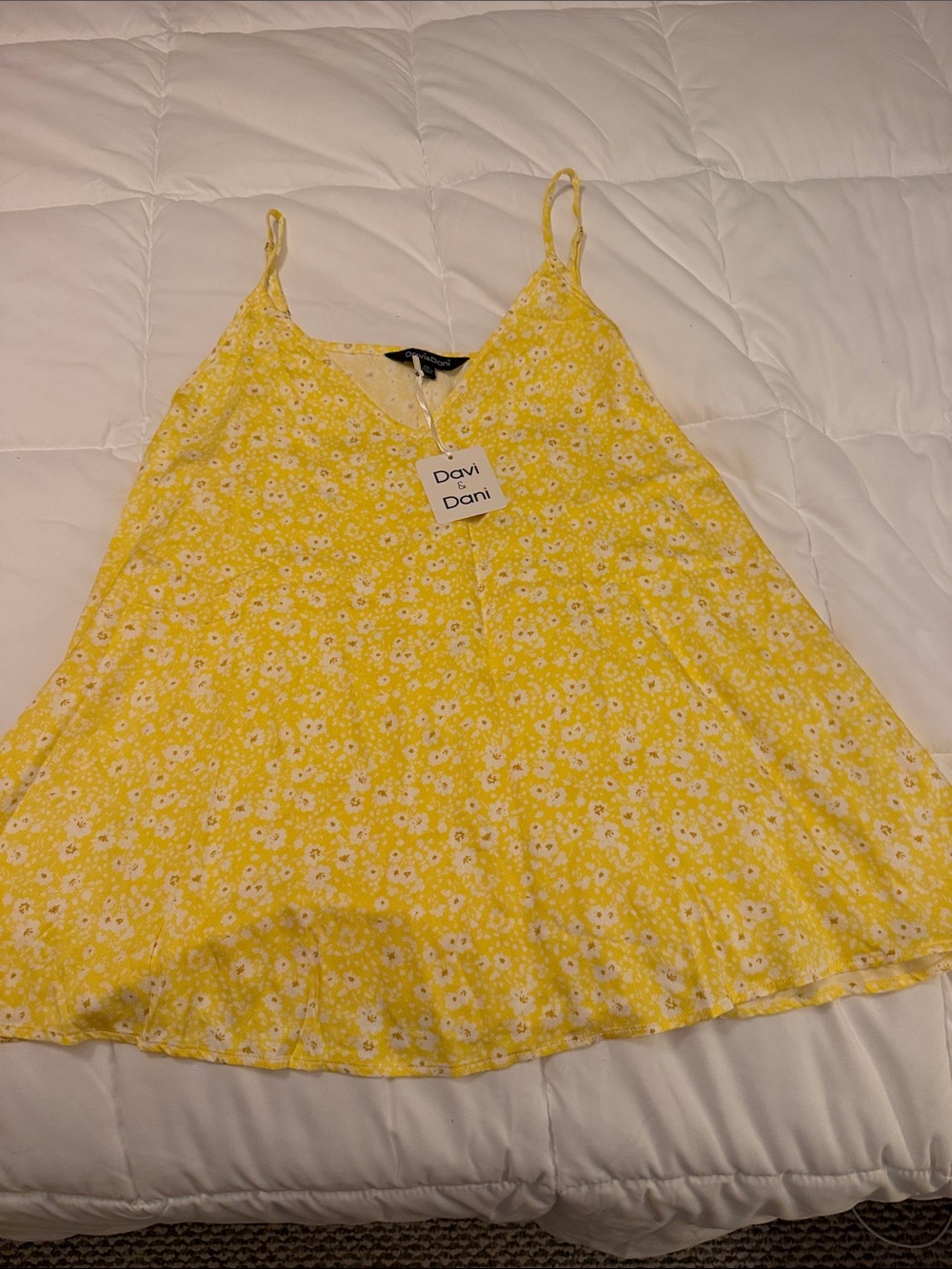 Lovely DAVI & DANI Yellow Floral Spaghetti-Strap Camisole NWT. Size 2X.
